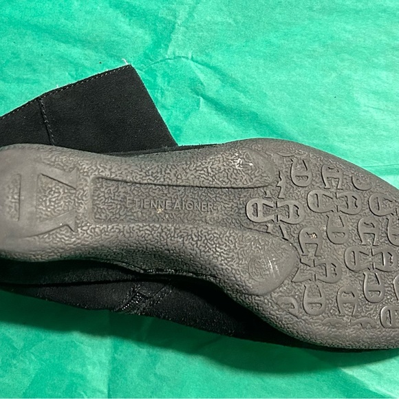 Black Suede Boots sz 8                              PERFECT CONDITION $35 - Picture 3 of 3